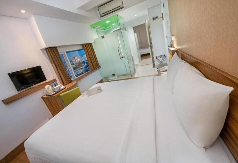 Номер Deluxe, Whiz Prime Hotel Balikpapan