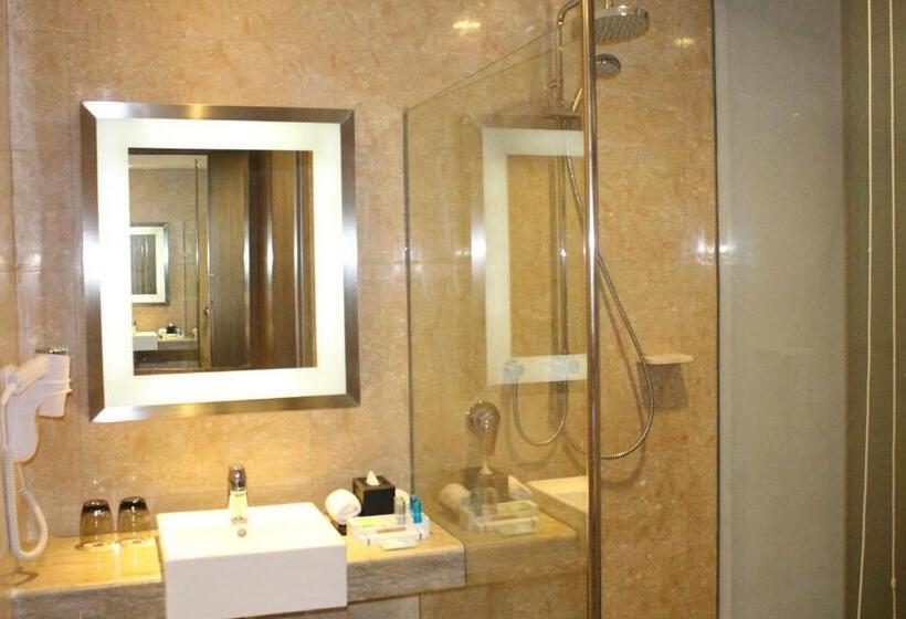 Номер Deluxe, Novotel Makassar Grand Shayla