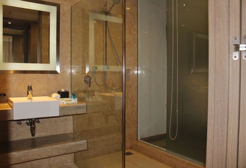 Номер Deluxe, Novotel Makassar Grand Shayla
