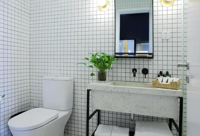 استودیو استاندارد با بالکن, Base Pusan Serviced Apartment  Shanghai New International Expo Centre