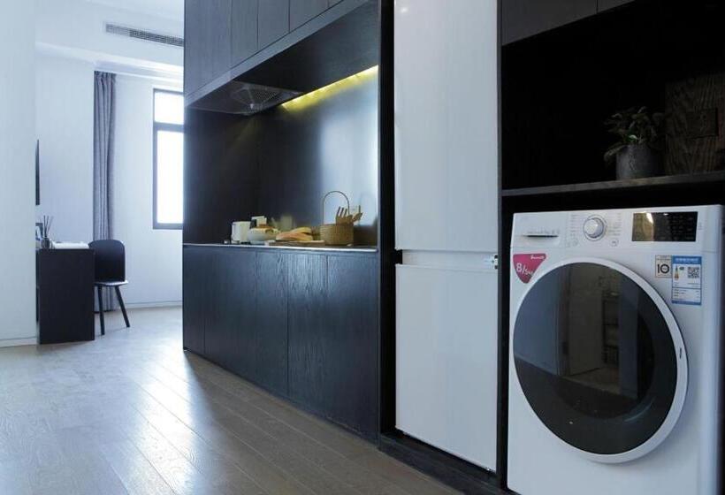 استودیو استاندارد با بالکن, Base Pusan Serviced Apartment  Shanghai New International Expo Centre