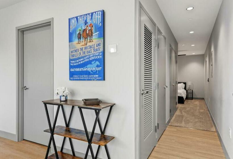 استودیوی استاندارد, 175 Lex   Walkable Downtown Lexington & Rupp Arena   Full Condos