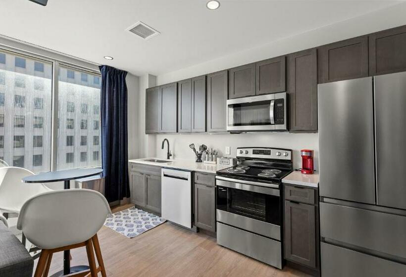 استودیوی استاندارد, 175 Lex   Walkable Downtown Lexington & Rupp Arena   Full Condos
