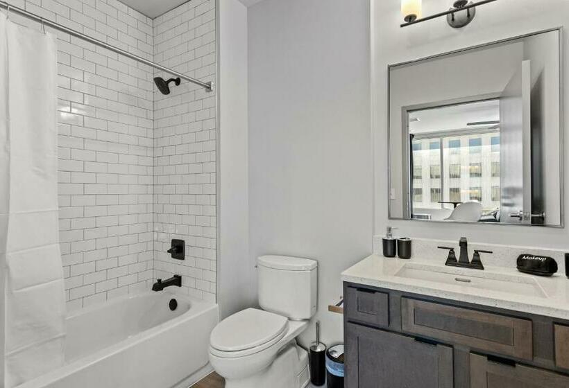 استودیوی استاندارد, 175 Lex   Walkable Downtown Lexington & Rupp Arena   Full Condos