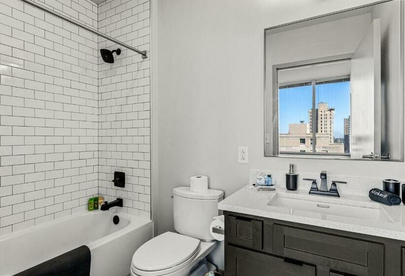 آپارتمان سوپریور 1 خوابه, 175 Lex   Walkable Downtown Lexington & Rupp Arena   Full Condos