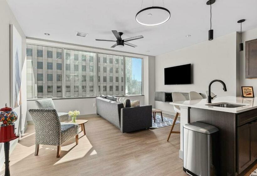 آپارتمان سوپریور 1 خوابه, 175 Lex   Walkable Downtown Lexington & Rupp Arena   Full Condos