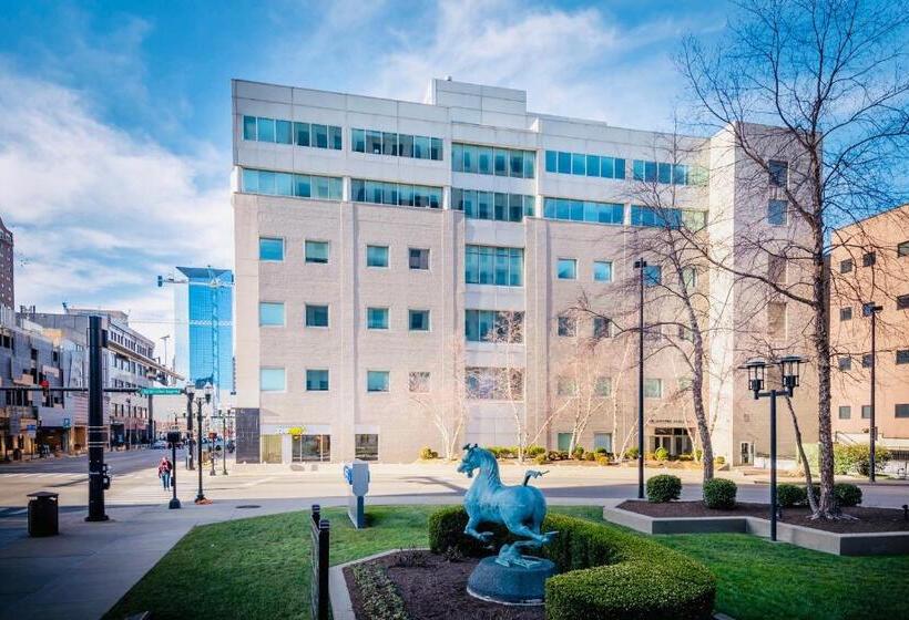 آپارتمان سوپریور 1 خوابه, 175 Lex   Walkable Downtown Lexington & Rupp Arena   Full Condos