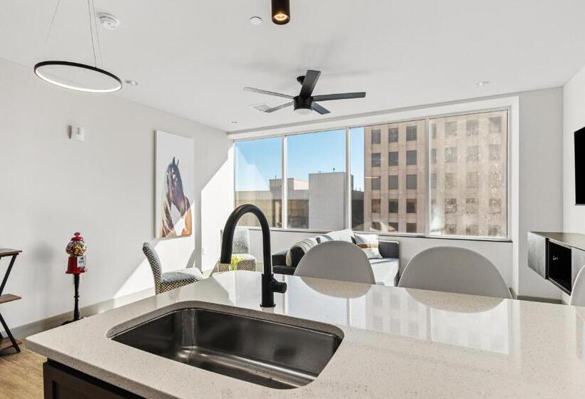 آپارتمان سوپریور 1 خوابه, 175 Lex   Walkable Downtown Lexington & Rupp Arena   Full Condos