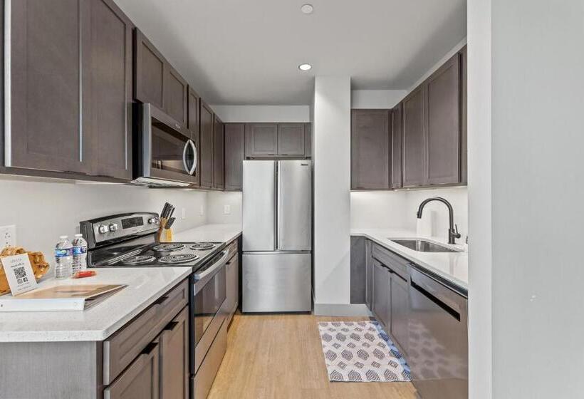 اتاق استاندارد, 175 Lex   Walkable Downtown Lexington & Rupp Arena   Full Condos