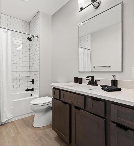 آپارتمان 2 خوابه, 175 Lex   Walkable Downtown Lexington & Rupp Arena   Full Condos