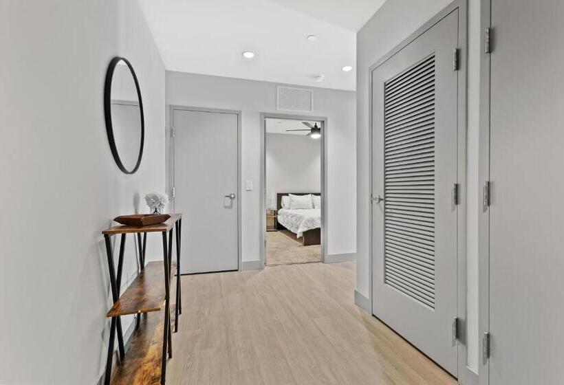 آپارتمان 2 خوابه, 175 Lex   Walkable Downtown Lexington & Rupp Arena   Full Condos