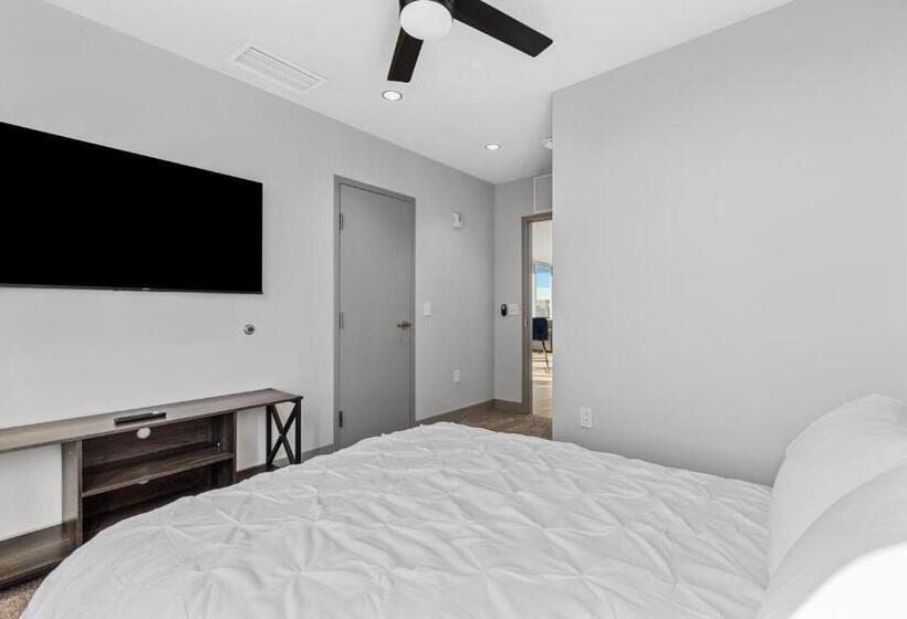 1 Bedroom Penthouse Apartment, 175 Lex   Walkable Downtown Lexington & Rupp Arena   Full Condos