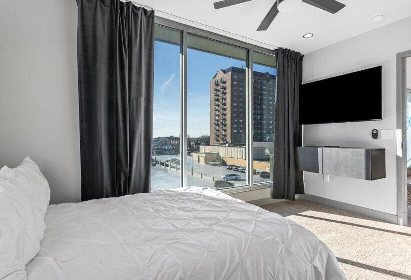 1 Bedroom Penthouse Apartment, 175 Lex   Walkable Downtown Lexington & Rupp Arena   Full Condos