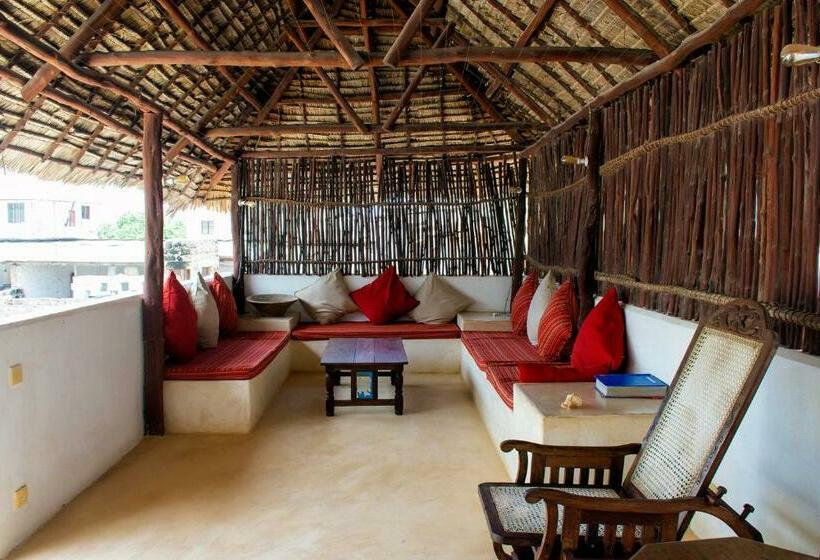اتاق سه نفره سوپریور با چشم‌انداز دریا, Lamu House