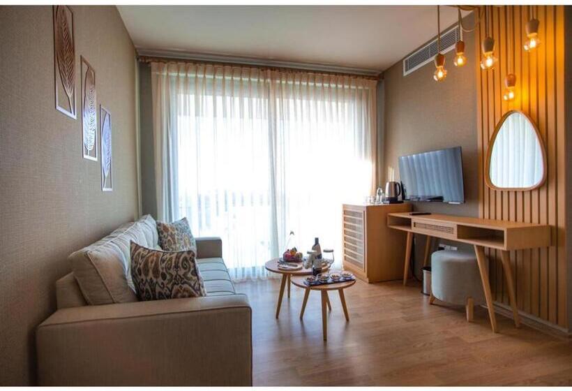 سوییت جونیور, La Terrazza