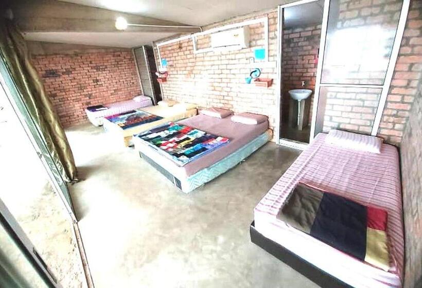 Семейный Номер, Oyo Home 90641 Naga Puri Beach Retreat