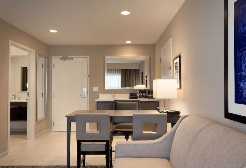 سوییت, Embassy Suites By Hilton Kansas City Olathe