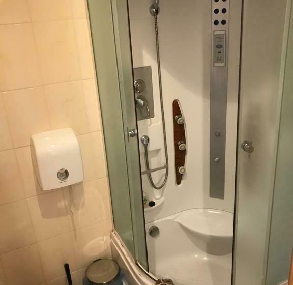 اتاق استاندارد سه نفره, Zakumuiza