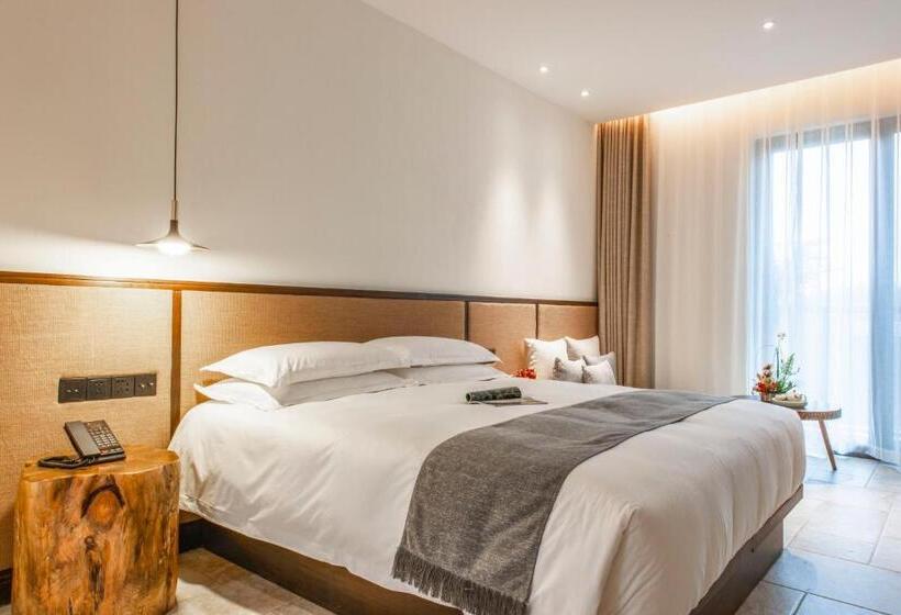 Quarto Estandar, Liangyun Ssaw Boutique