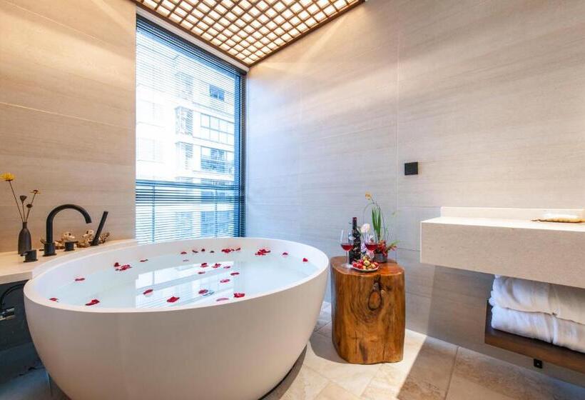 Quarto Estandar, Liangyun Ssaw Boutique