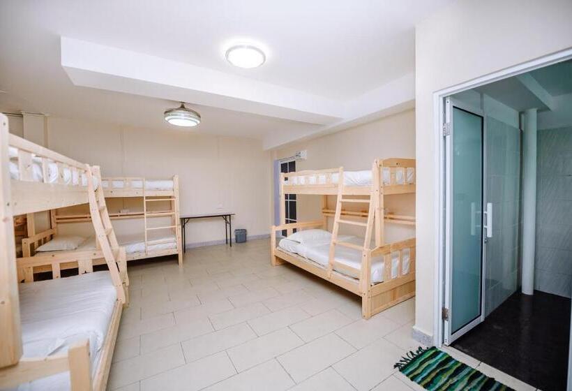 Кровать в Общей Комнате, Semrock Hotel 仙乐酒店