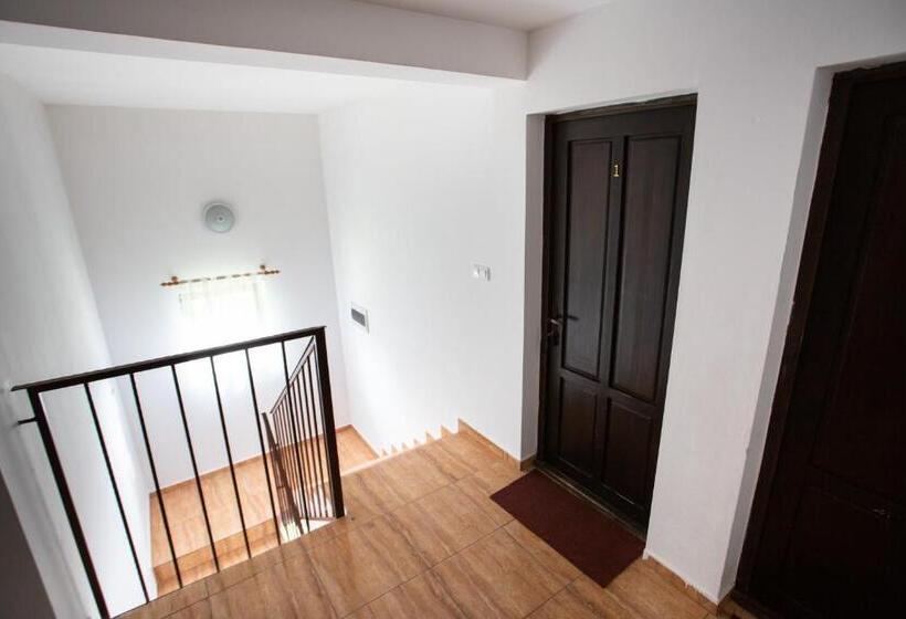 Трехместный Номер Стандарт с Балконом, Casa Poienita Apusenilor