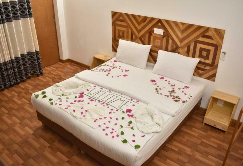 اتاق لوکس با بالکن, Seena Inn