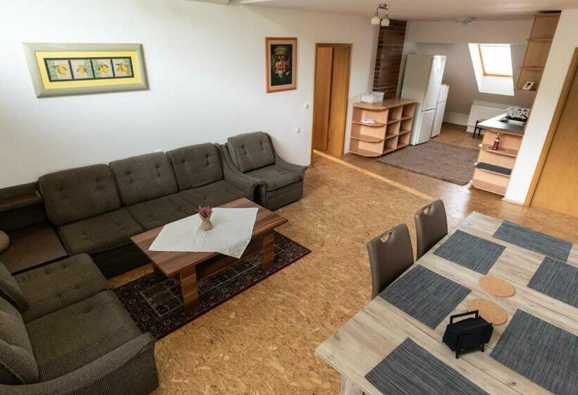 آپارتمان 1 خوابه با چشم‌انداز باغ, Adventure Farm