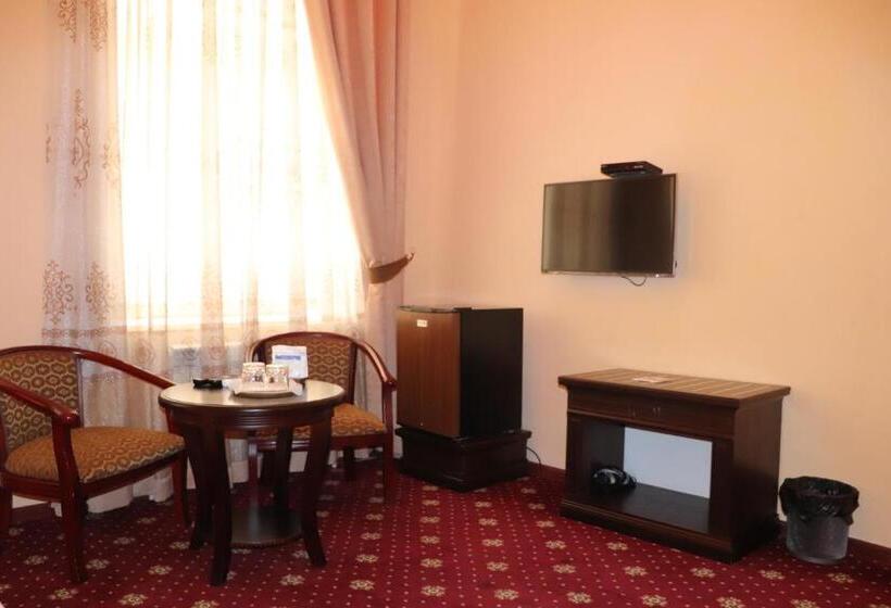 سوییت جونیور, Yangi Sharq