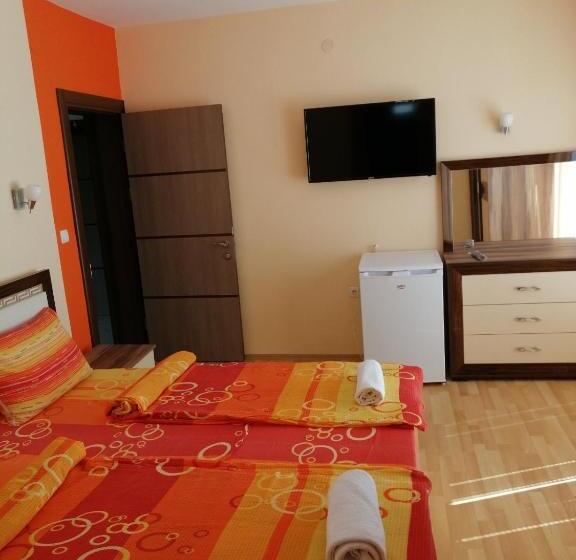 اتاق لوکس با بالکن, Villa Mimi
