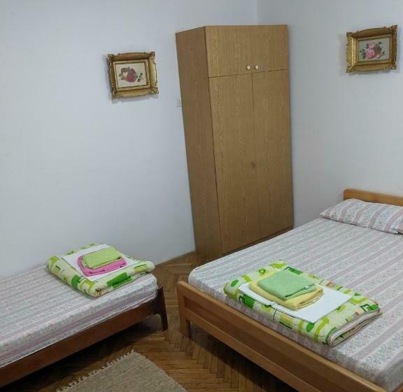 استودیو خانوادگی, Apartmani Sara