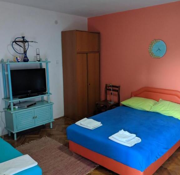 استودیوی لوکس, Apartmani Sara