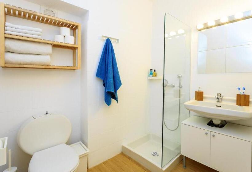 스탠다드 룸 공동 욕실, Stay Rhodes Hostel & Bar