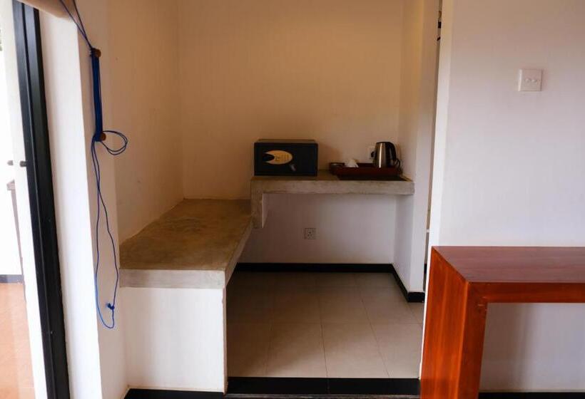 اتاق لوکس با بالکن و چشم‌انداز دریا, Wellé Wadiya Beach Villa