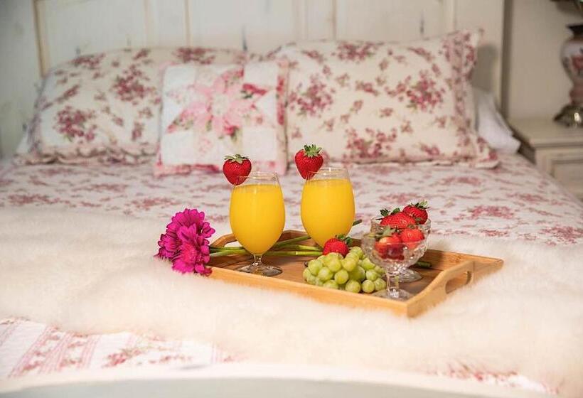 Номер Deluxe, Red Gate Inn