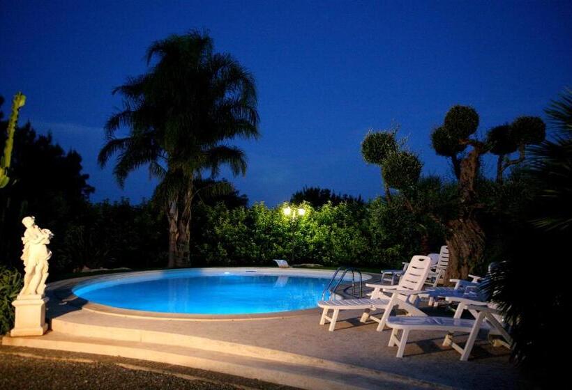 سوییت جونیور با چشم‌انداز استخر, Villa Tonia