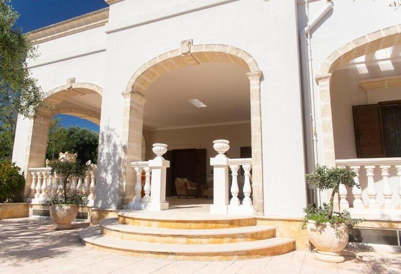 سوییت جونیور با چشم‌انداز استخر, Villa Tonia