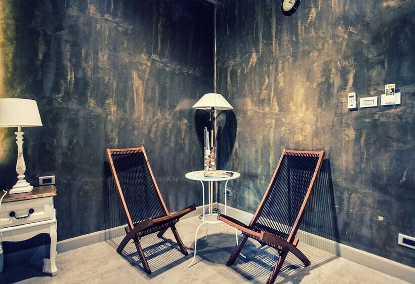 Номер Deluxe, Kroque Boutique & Bistro