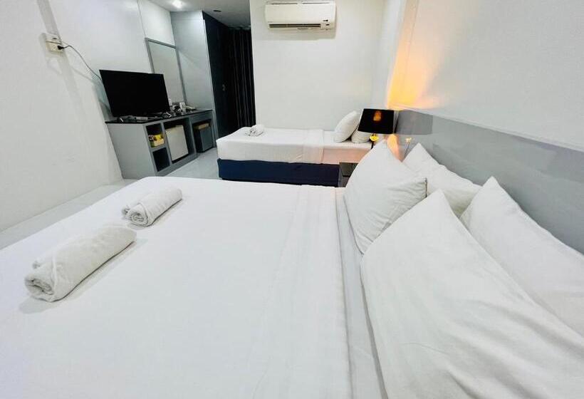 Quarto Deluxe, Bed By Tha Pra Sha Plus