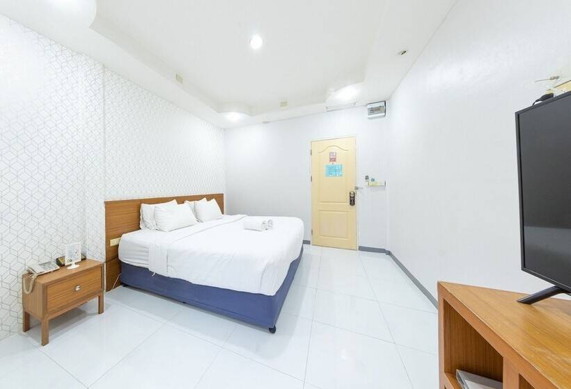 Quarto Deluxe, Bed By Tha Pra Sha Plus
