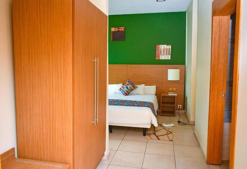 سوئیت با تخت بزرگ, Hôtel Palm Club