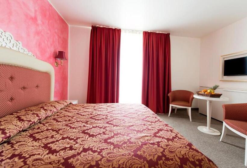 سوییت جونیور لوکس, Palace Hotel & Spa La Conchiglia D  Oro