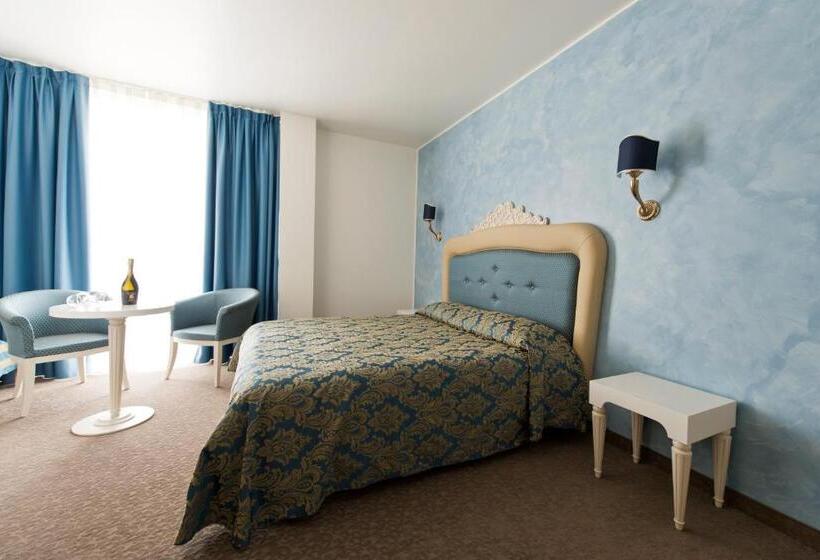 سوییت جونیور لوکس, Palace Hotel & Spa La Conchiglia D  Oro