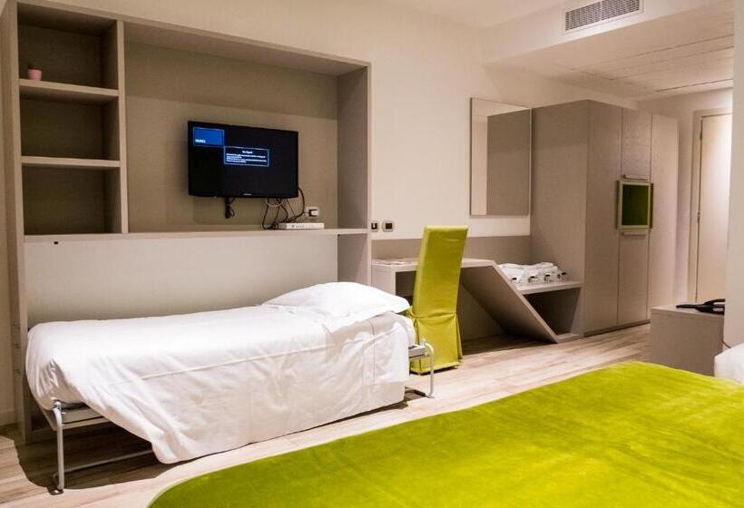 اتاق استاندارد چهارنفره با بالکن, Palace Hotel & Spa La Conchiglia D  Oro