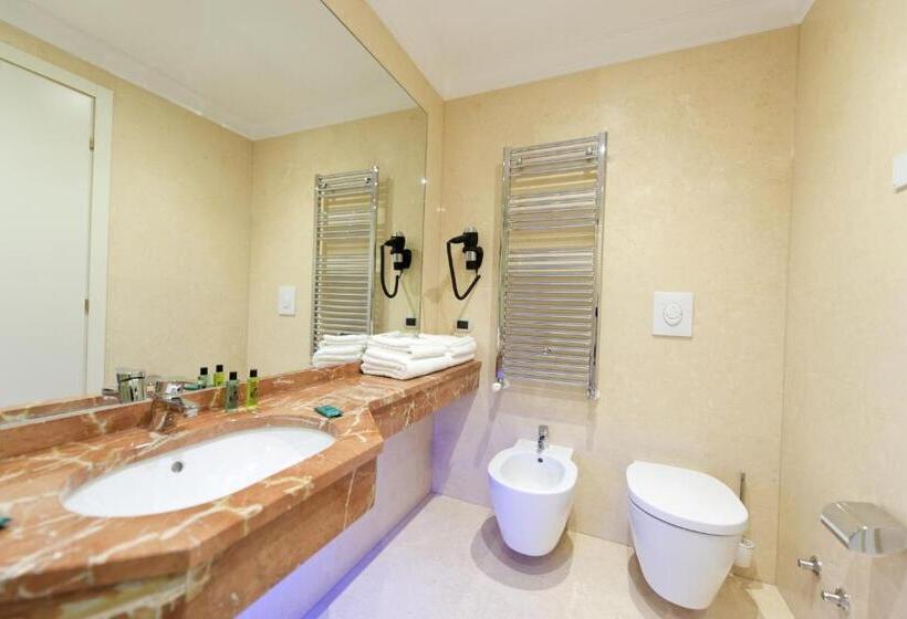 اتاق استاندارد چهارنفره با بالکن, Palace Hotel & Spa La Conchiglia D  Oro