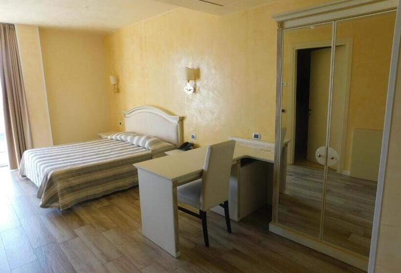 سوییت جونیور لوکس, Palace Hotel & Spa La Conchiglia D  Oro