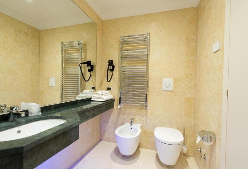 اتاق پنج‌تخته استاندارد, Palace Hotel & Spa La Conchiglia D  Oro