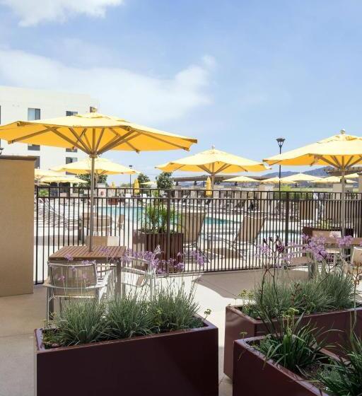 스탠다드 스튜디오 풀장 전망, Springhill Suites By Marriott Los Angeles Burbank/downtown