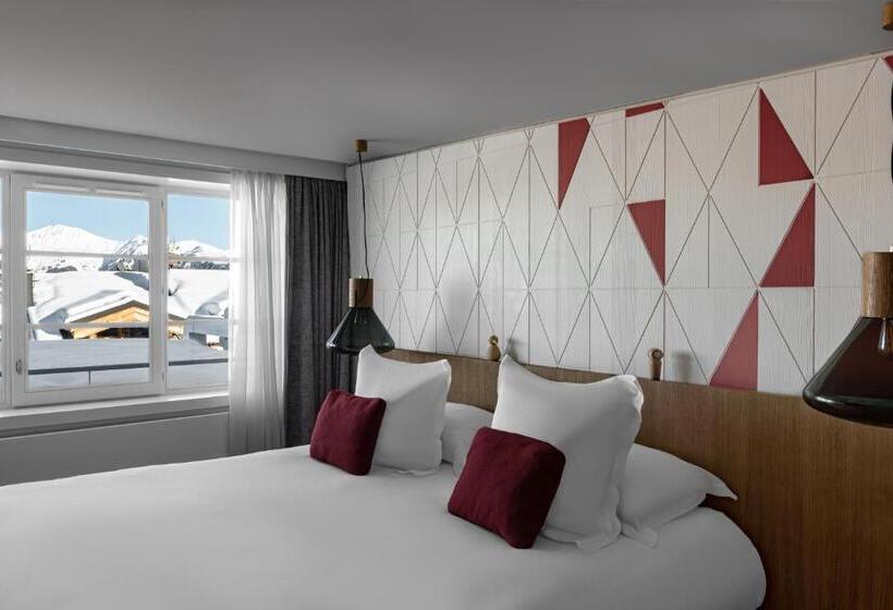 Номер Superior, White 1921 Courchevel