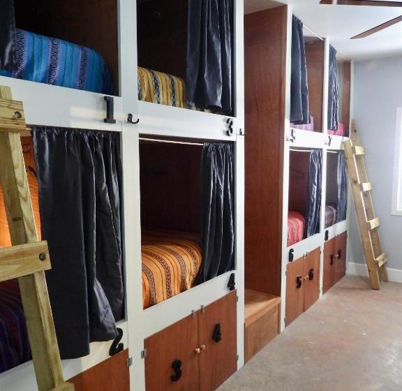 공동 객실, Sandbar Beachfront Hostel & Restaurant
